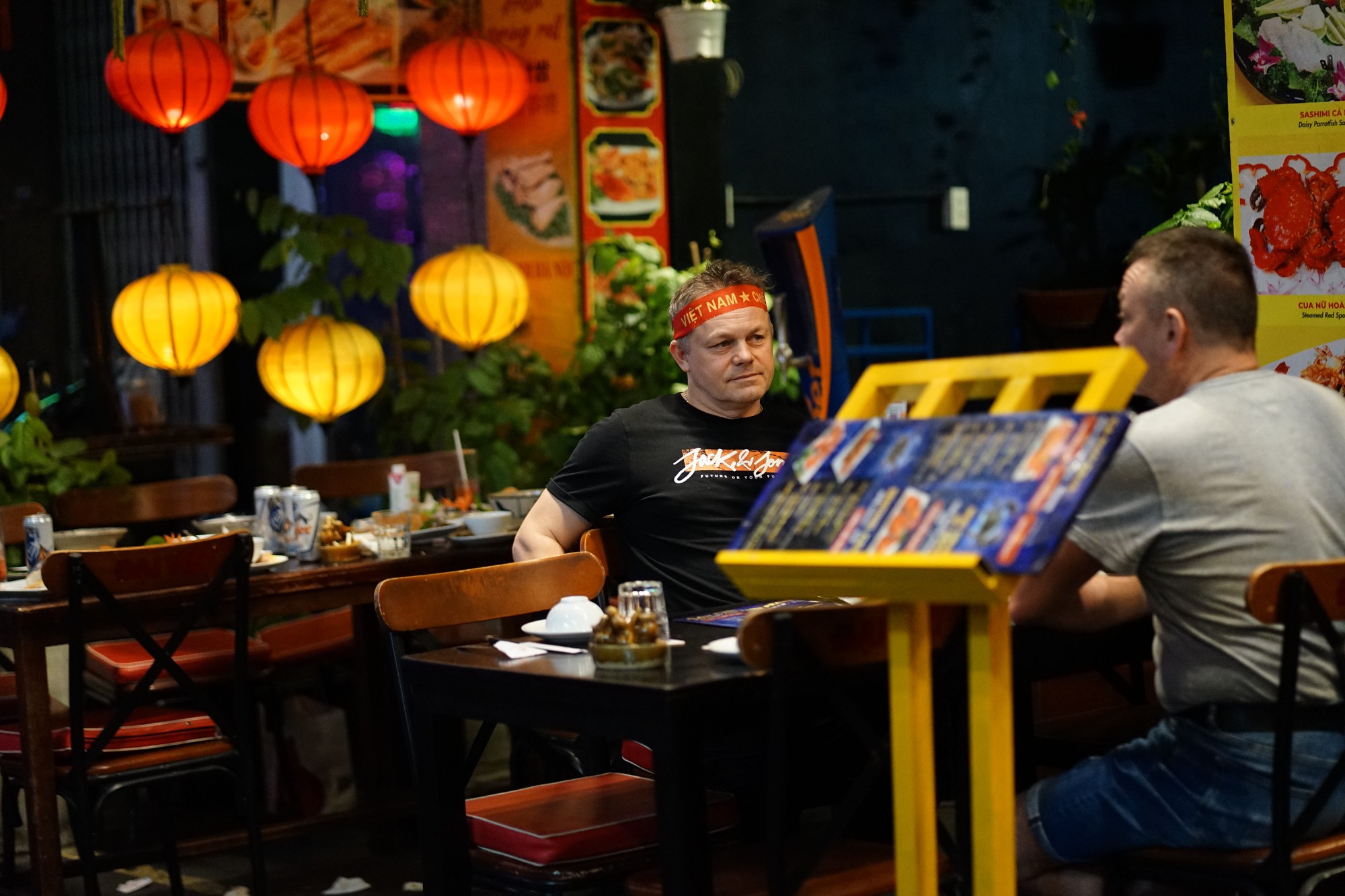 Nước mắt của cổ động viên khi U23 Việt Nam nhận thất bại cay đắng- Ảnh 80.