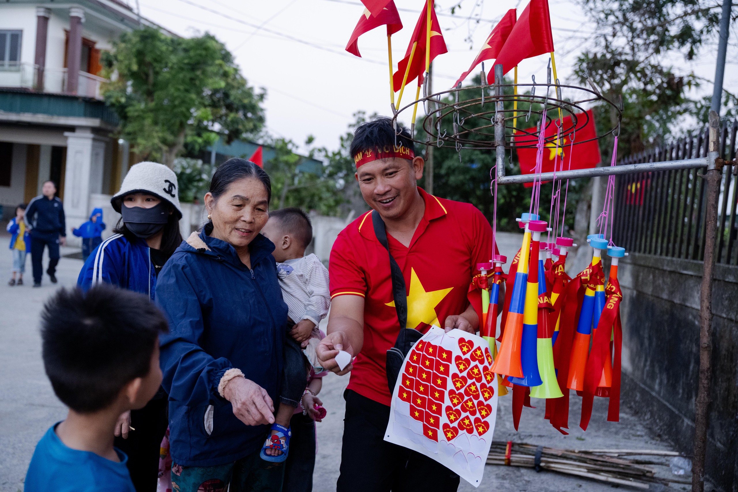 Về nhà Đình Bắc trước giờ bóng lăn- Ảnh 10.