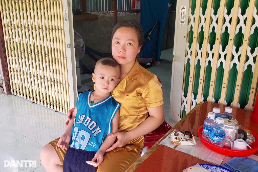 Cha mẹ nghèo nỗ lực cứu con trai 3 tuổi đang vật lộn với bệnh ung thư - 3