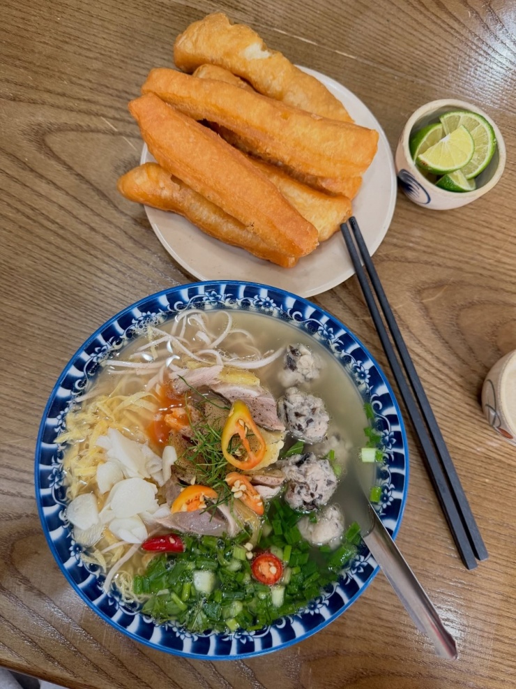 Minh Triệu ăn đủ món ngon khi ra Hà Nội ngày đông - 2