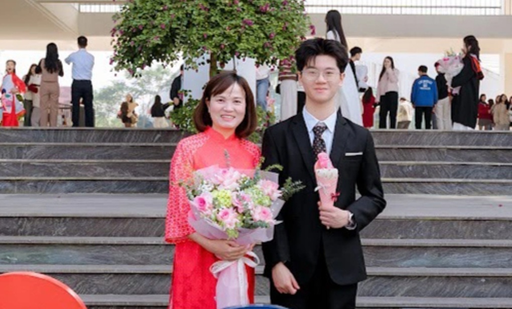 Thủ khoa học sinh giỏi được mệnh danh nam thần xé sách bước ra - 2