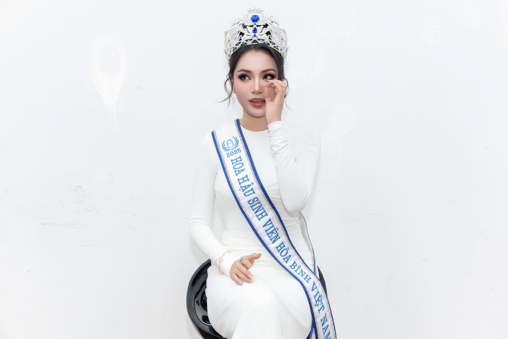 Hoa hậu 9,25 điểm văn giấu mẹ thi sắc đẹp, tuổi 21 chưa có người theo đuổi - 2