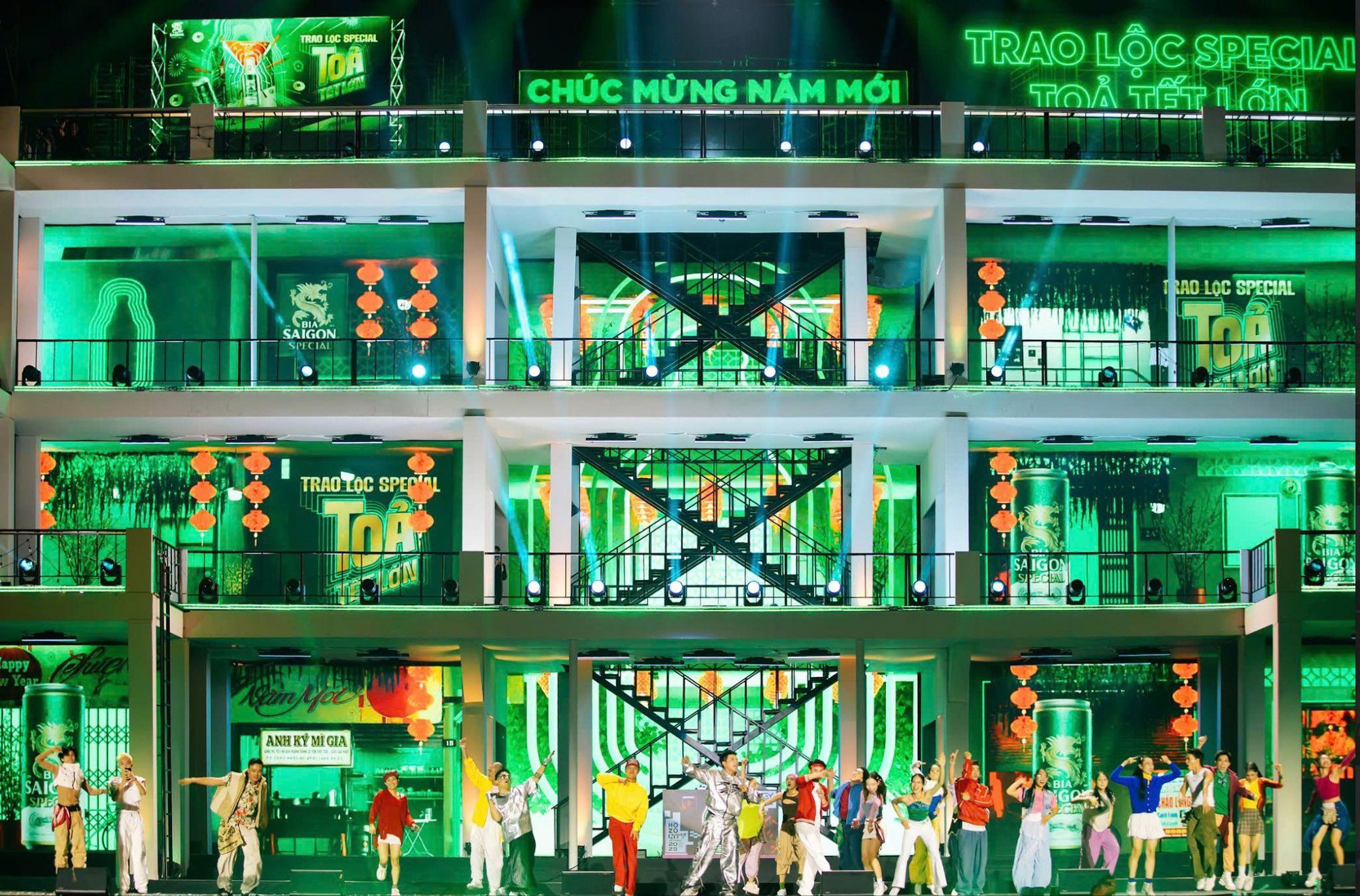 Bia Saigon Special đem cơn mưa “Lộc Special” đến hàng ngàn khán giả tại đêm countdown Hozo City Tết Fest 2025- Ảnh 2.