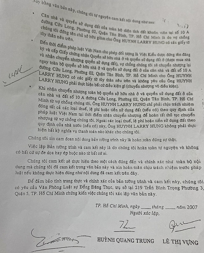 Bản cam kết vợ chồng ông Trung ký năm 2007 về việc đứng tên giúp cho ông Hưng tại Văn phòng luật sư. Ảnh: Chụp tài liệu trong hồ sơ.