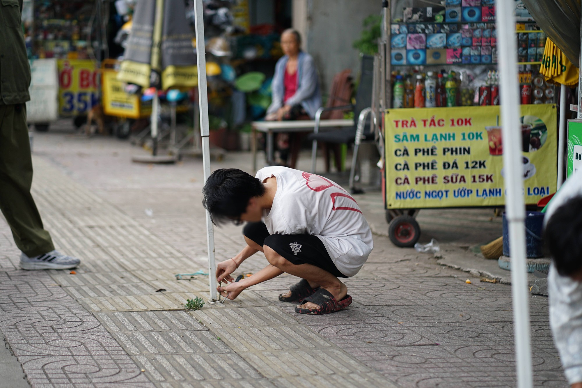 Cảnh tượng bất ngờ ở Chợ Lớn ngày giáp Tết- Ảnh 5.
