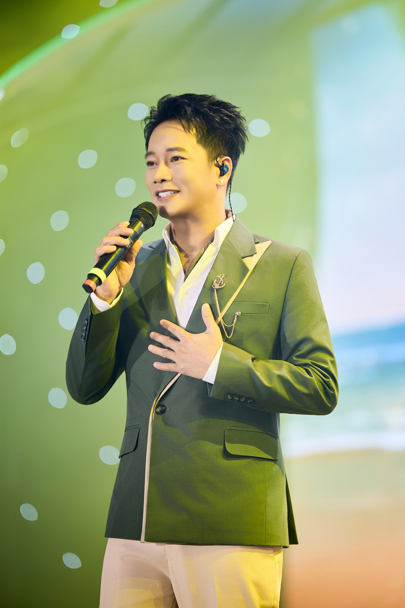 1 ca khúc trăm triệu view có thể đổi mấy căn nhà, giúp giọng ca Học viện Âm nhạc Quốc gia đổi đời- Ảnh 2.