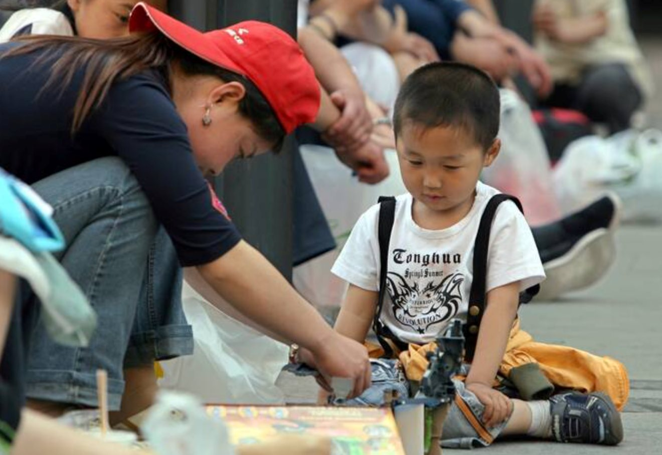 Trẻ em dần ‘biến mất’, Trung Quốc vội tìm đến người già để cứu tăng trưởng: Chuyện gì đang xảy ra?- Ảnh 2.