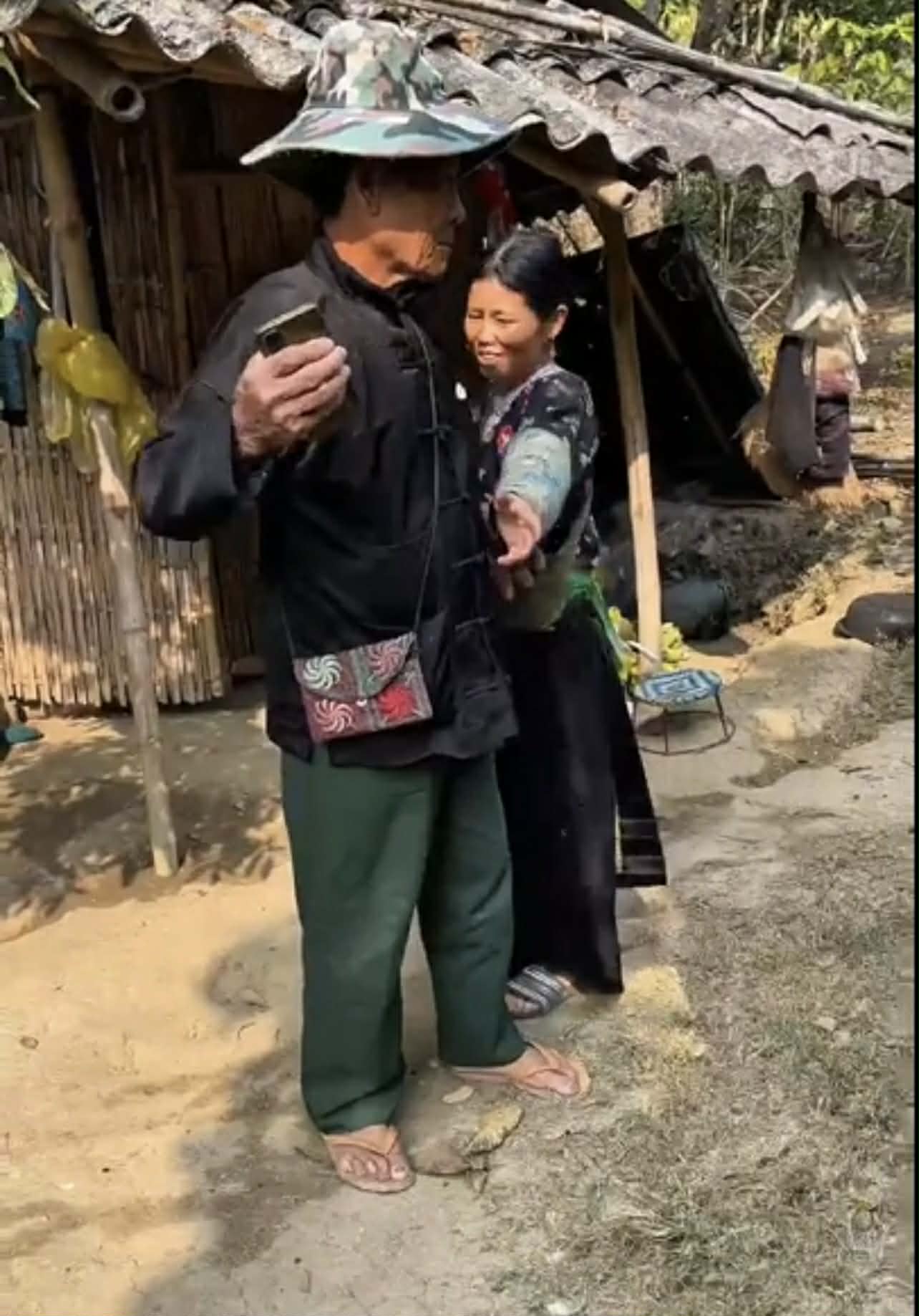 Cụ ông vượt 1.500km đến Sơn La rước bạn gái quen qua mạng về sống chung: Các con phản ứng bất ngờ- Ảnh 3.