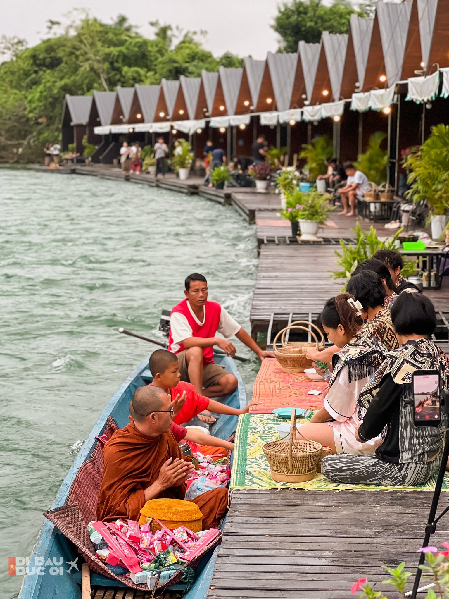 Khách Việt chi 12 triệu du lịch Lào, có loạt trải nghiệm 'xứng đáng từng đồng' - 11