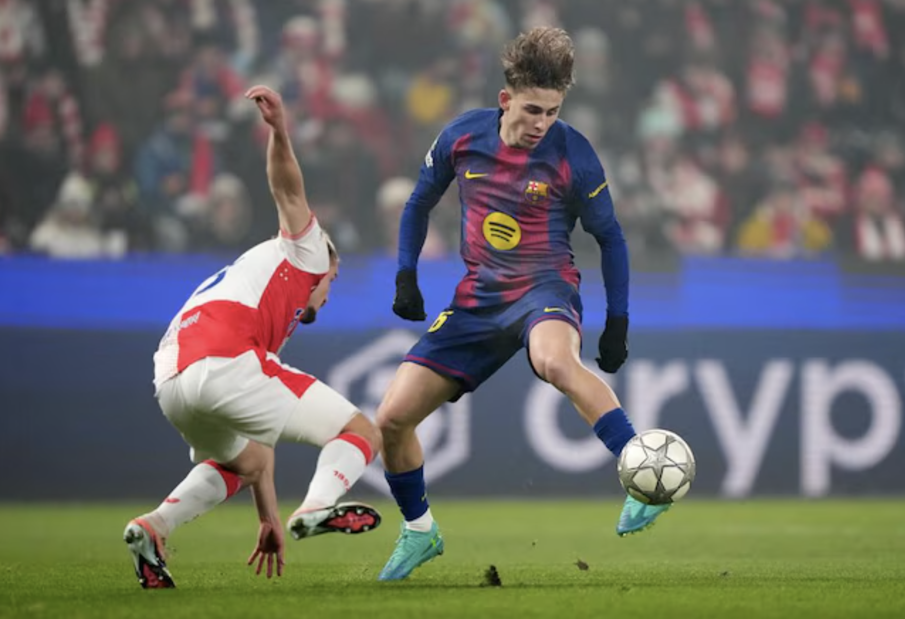 Ngược dòng kịch tính, Barcelona thắng nghiền ép chủ nhà Slavia Prague - Ảnh 3.