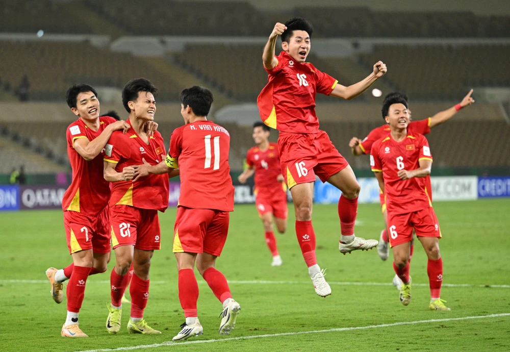 hlv-kim-sang-sik-quyet-thang-han-quoc-o-tran-tranh-hang-3 (2).jpg