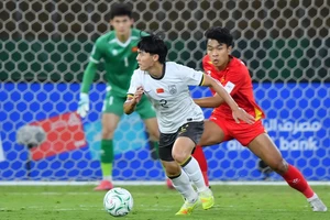 HLV Kim Sang-sik chỉ thẳng ‘điểm gãy’ phút 33