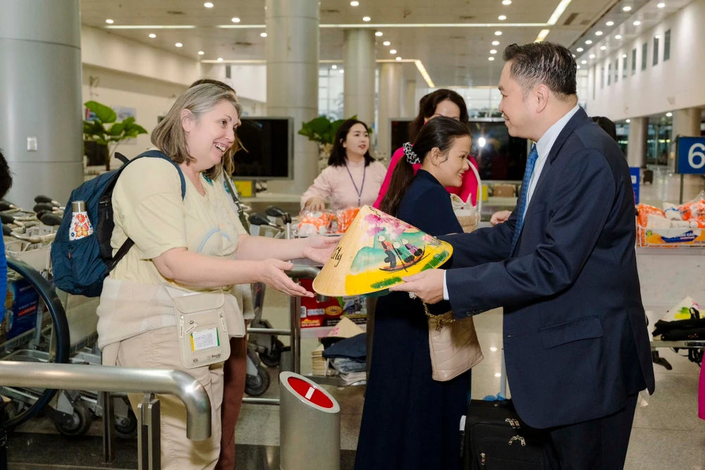 Năm 2026, TP.HCM đặt mục tiêu đón khoảng 11 triệu lượt khách quốc tế, 50 triệu lượt khách nội địa với tổng thu dự kiến 330.000 tỉ đồng. ẢNH: THU TRINH p4-5-do-thien-anh-tuan-du-lich-tphcm.jpg