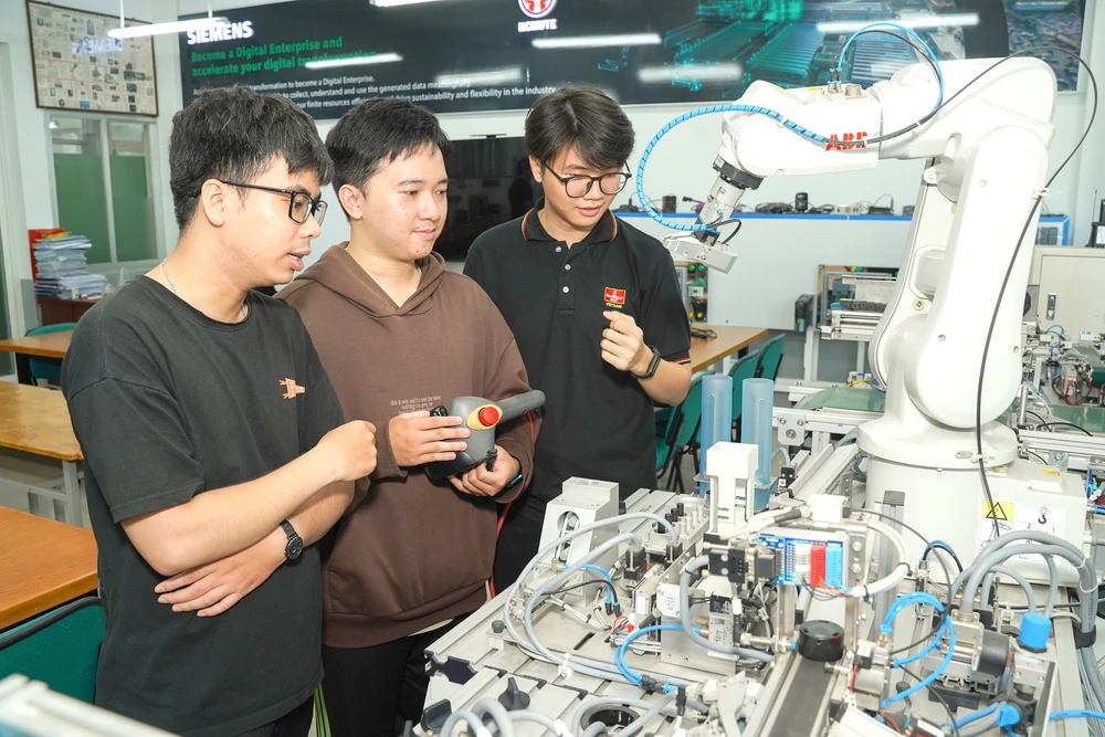 Đào tạo nguồn nhân lực chất lượng cao là một trong những định hướng góp phần vào sự phát triển bền vững của TP.HCM. Ảnh: THUẬN VĂN P4-ANHPHU-1 .jpg