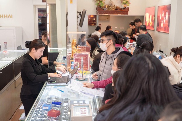 Giờ ai còn săn sale quần áo đón Tết nữa: “Săn” vàng mới chất!- Ảnh 3. Giờ ai còn săn sale quần áo đón Tết nữa: “Săn” vàng mới chất!- Ảnh 3.