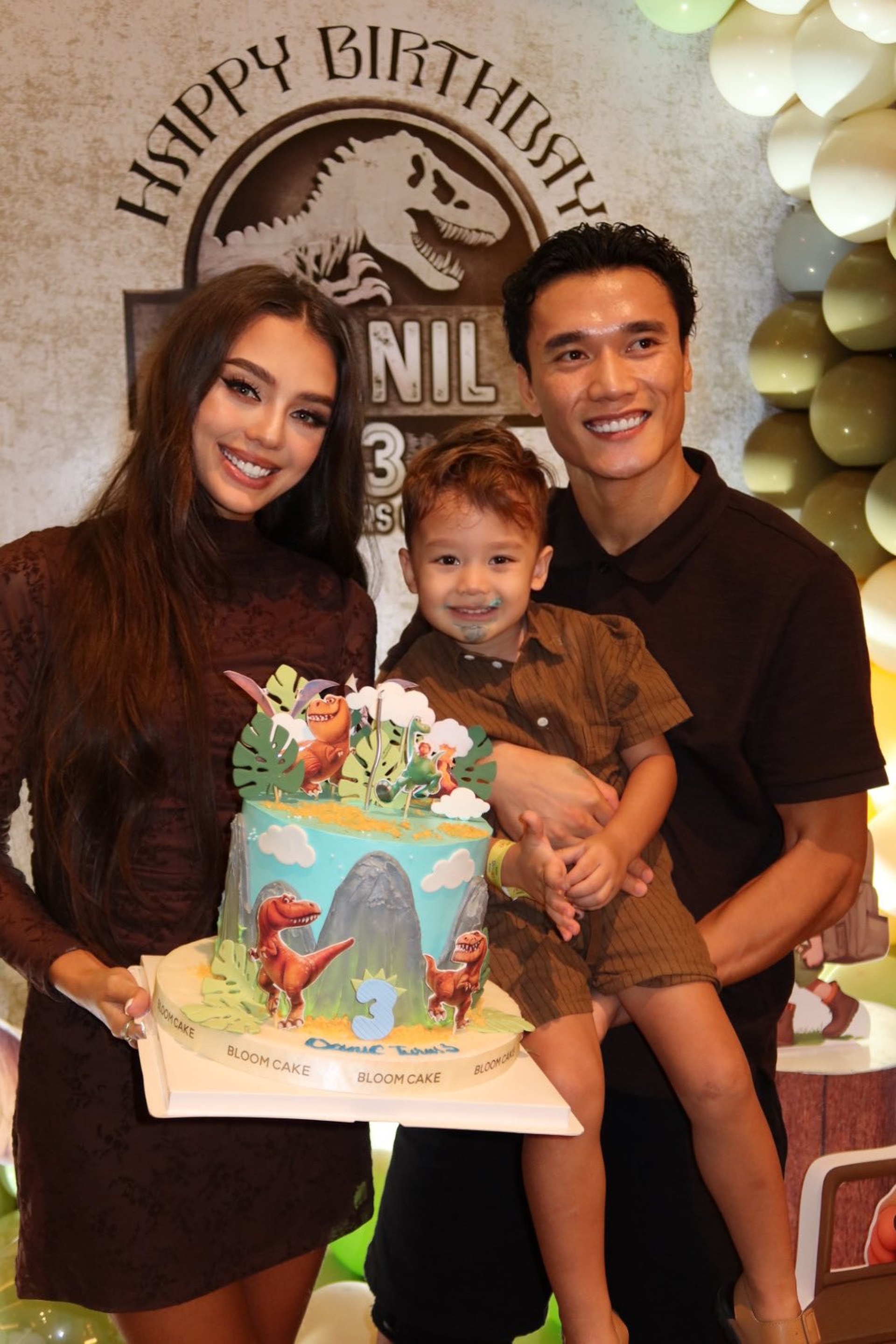 Vợ Tây của Bùi Tiến Dũng sau 4 năm kết hôn, sắc vóc mẹ một con gây chú ý - 9 Vợ Tây của Bùi Tiến Dũng sau 4 năm kết hôn, sắc vóc mẹ một con gây chú ý - 9