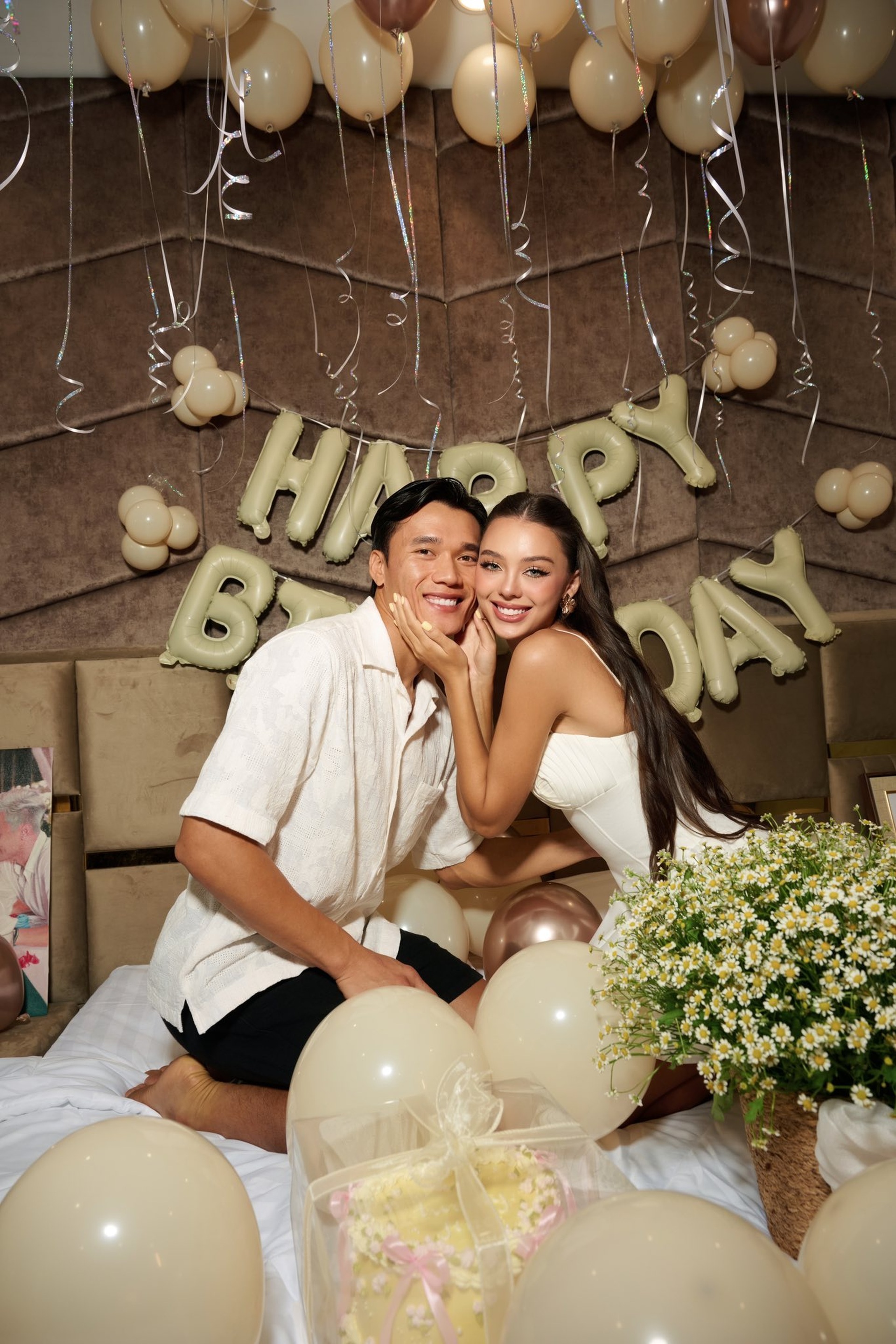 Vợ Tây của Bùi Tiến Dũng sau 4 năm kết hôn, sắc vóc mẹ một con gây chú ý - 12 Vợ Tây của Bùi Tiến Dũng sau 4 năm kết hôn, sắc vóc mẹ một con gây chú ý - 12