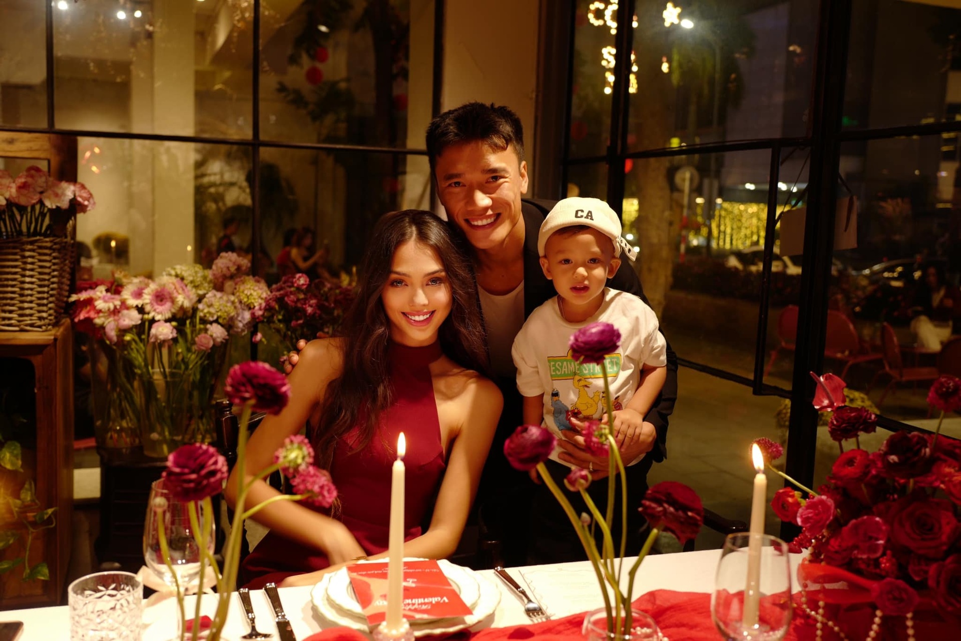 Vợ Tây của Bùi Tiến Dũng sau 4 năm kết hôn, sắc vóc mẹ một con gây chú ý - 15 Vợ Tây của Bùi Tiến Dũng sau 4 năm kết hôn, sắc vóc mẹ một con gây chú ý - 15