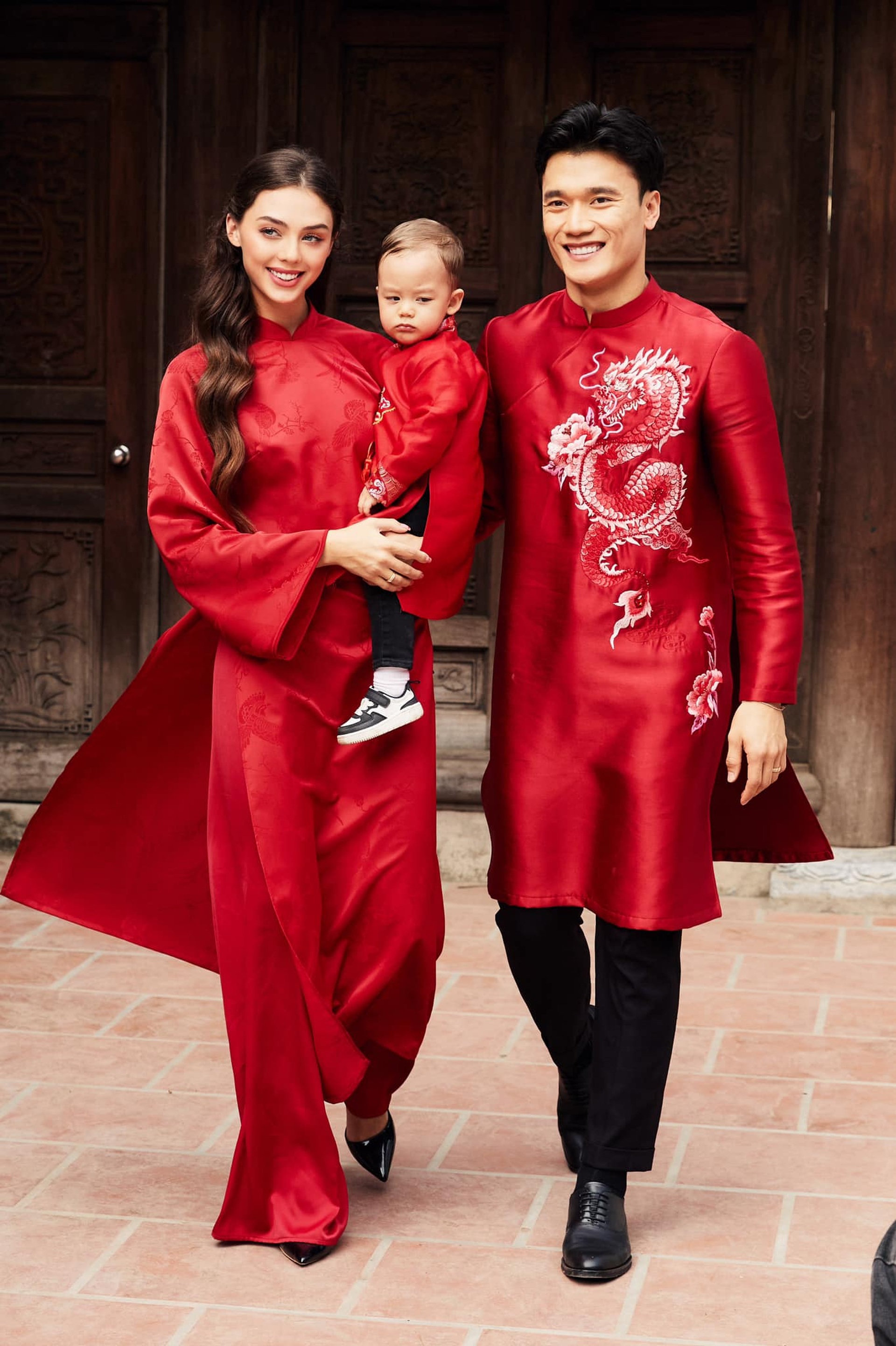 Vợ Tây của Bùi Tiến Dũng sau 4 năm kết hôn, sắc vóc mẹ một con gây chú ý - 17 Vợ Tây của Bùi Tiến Dũng sau 4 năm kết hôn, sắc vóc mẹ một con gây chú ý - 17