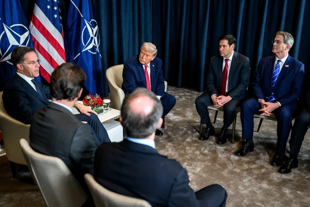 Cuộc gặp giữa Tổng thống Mỹ Donald Trump và Tổng thư ký NATO Mark Rutte bên lề Diễn đàn Kinh tế Thế giới ở Davos (Thuỵ Sĩ) ngày 21-1. Ảnh: WHITE HOUSE/X G_OYzbfWQAEnigh.jpg