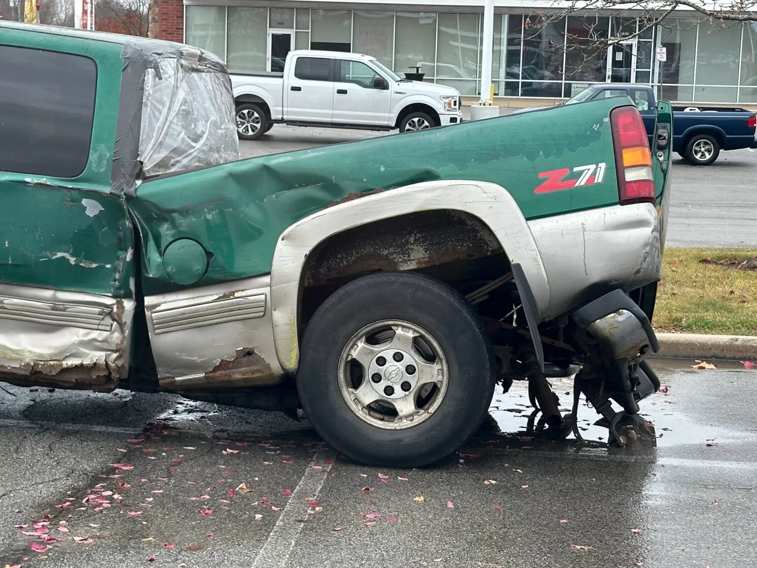 Xe cũ nát bỗng hot toàn mạng: Gần như gãy đôi vẫn chạy suốt 25 năm, cái kết ấm lòng người 3 xe cũ - Ảnh 3.