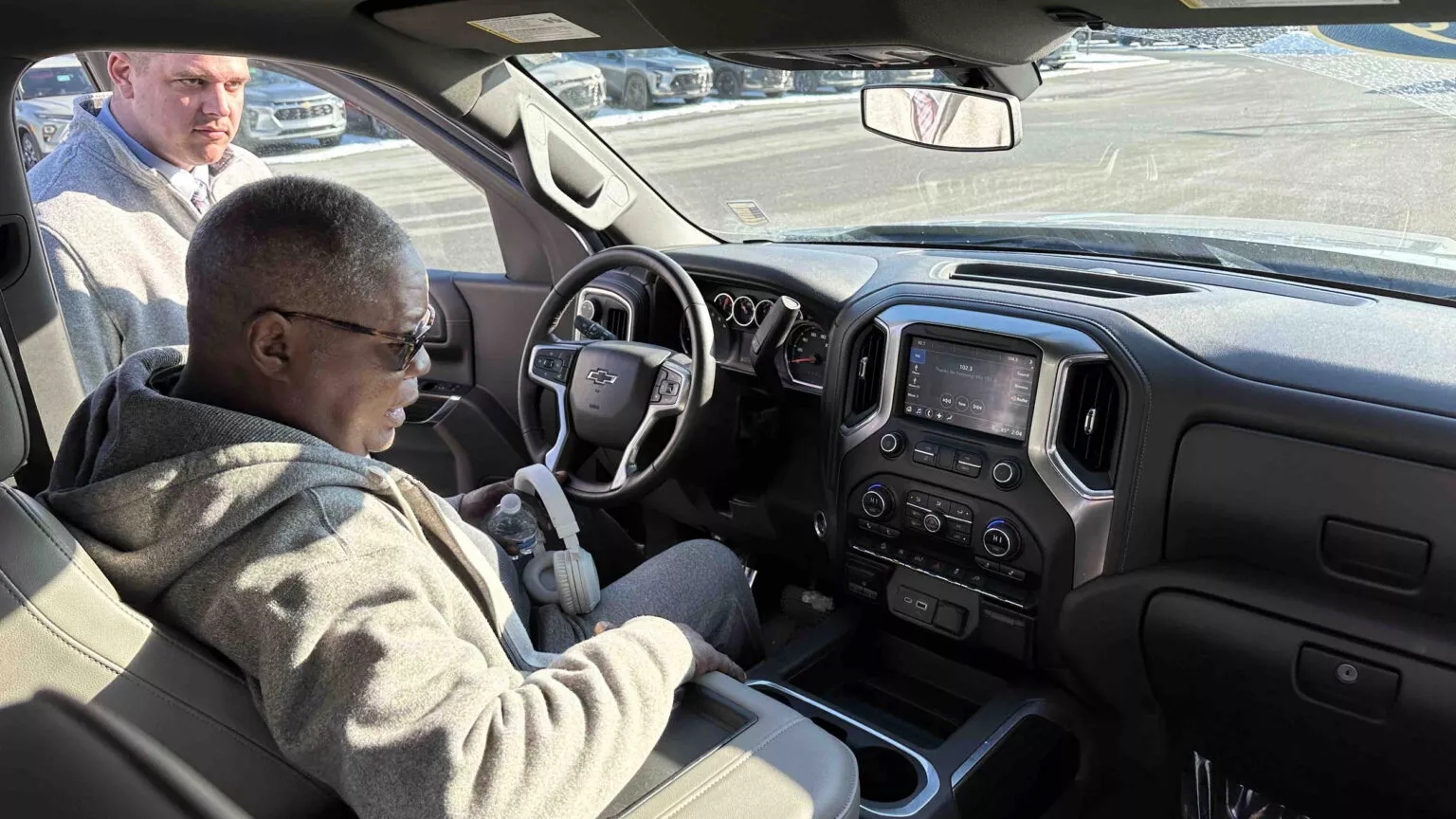 Xe cũ nát bỗng hot toàn mạng: Gần như gãy đôi vẫn chạy suốt 25 năm, cái kết ấm lòng người 7 xe cũ - Ảnh 7.