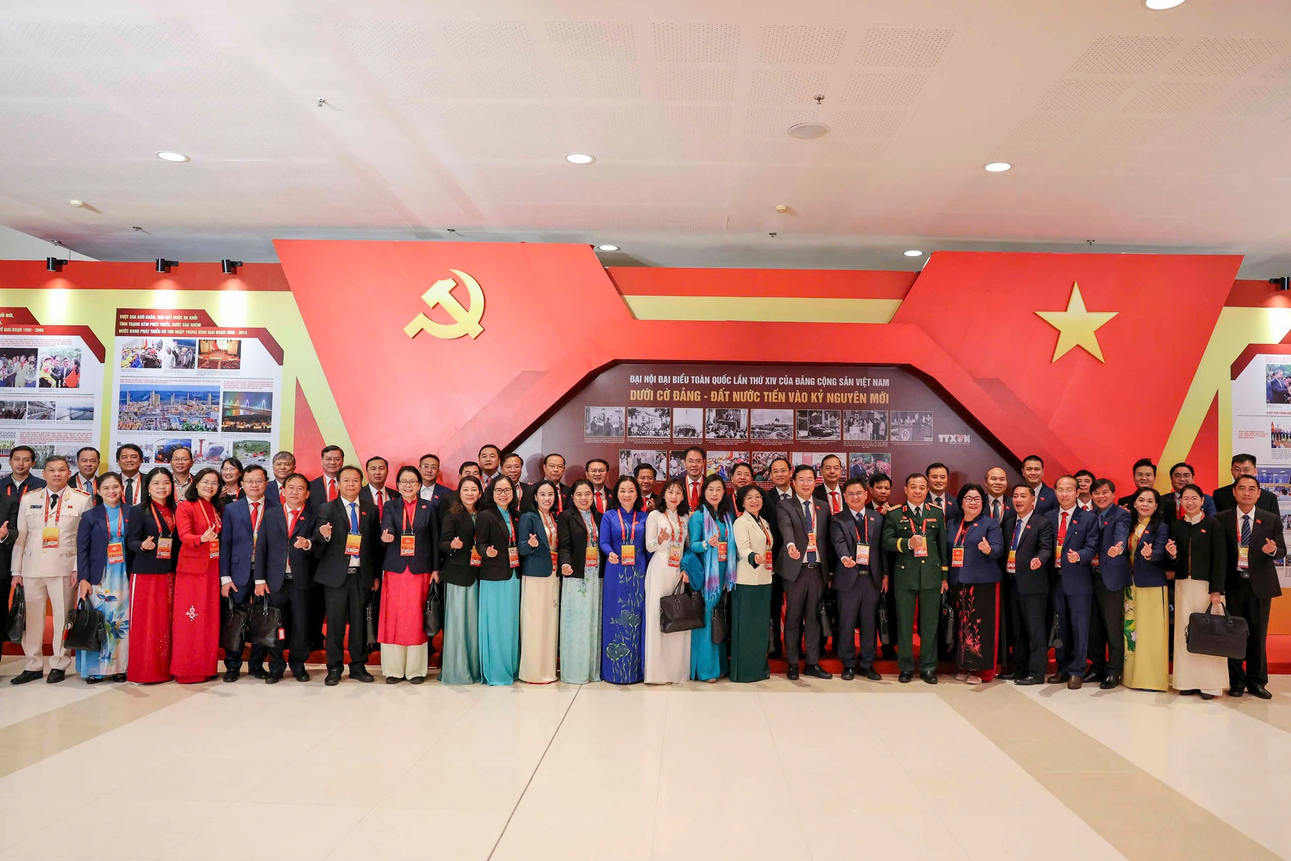 Lấy dân làm gốc: Tư tưởng Bác Hồ thấm sâu các tham luận Đại hội XIV 2 Bác Hồ - Ảnh 3.