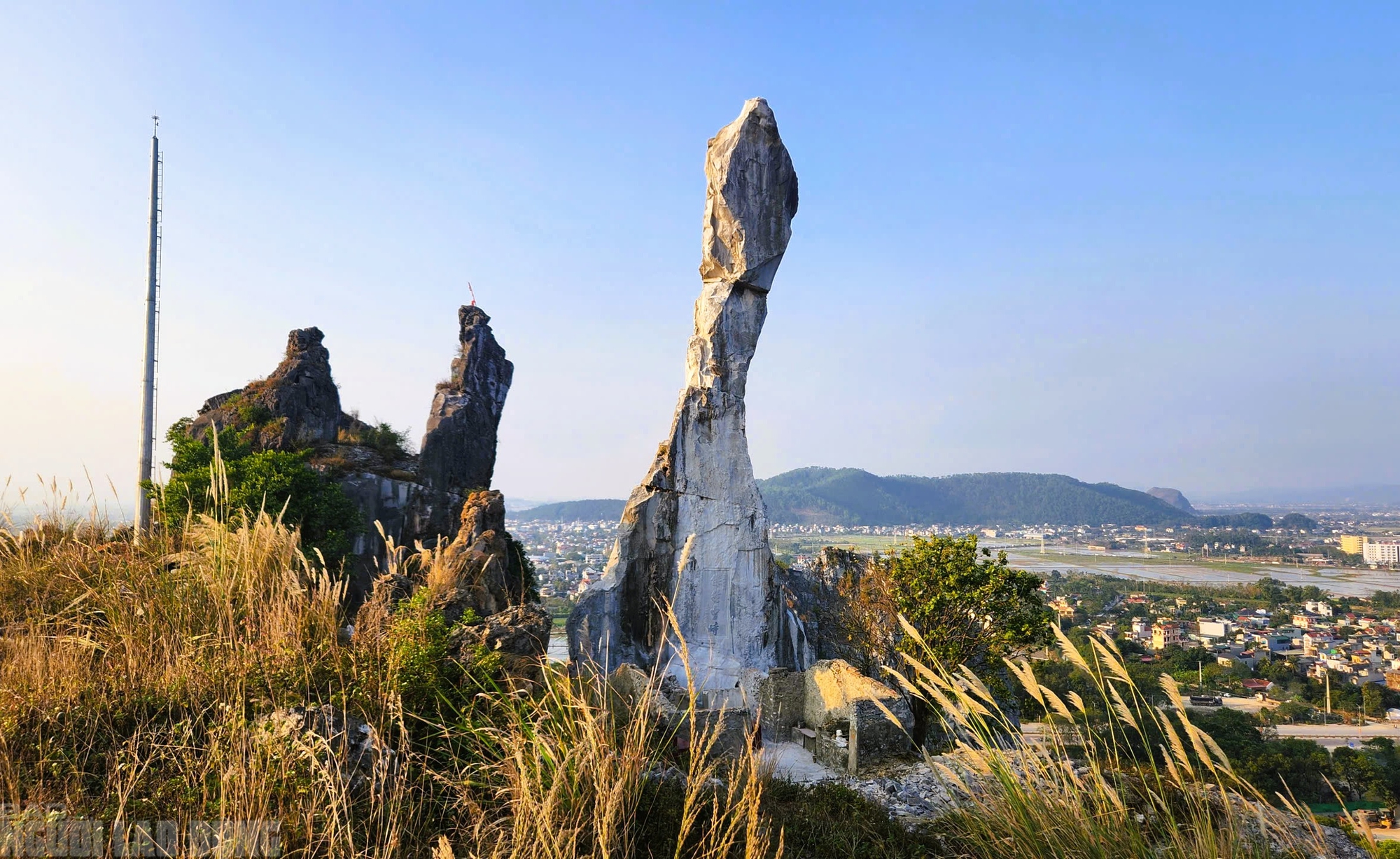 Giá trị của danh thắng Hòn Vọng Phu vừa được chi 17 tỉ để bảo vệ - Ảnh 3.