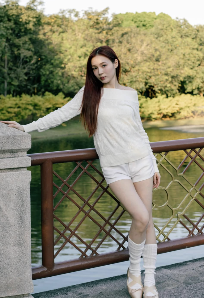 Diện nguyên set đồ màu trắng khẳng định gu thẩm mỹ tối giản tinh tế- Ảnh 6. Diện nguyên set đồ màu trắng khẳng định gu thẩm mỹ tối giản tinh tế- Ảnh 6.