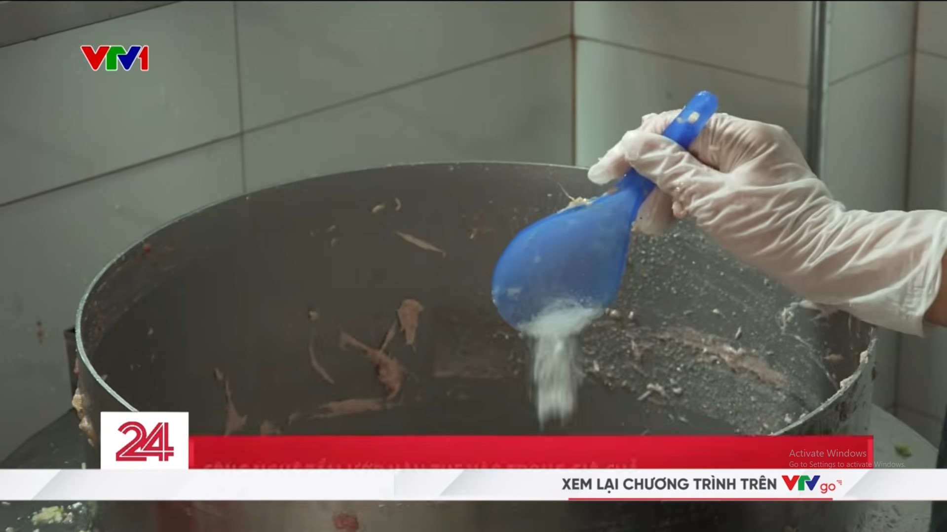 Rùng mình lời khai của chủ cơ sở giò chả trên phố cổ Hà Nội dùng chất cấm: Cho 