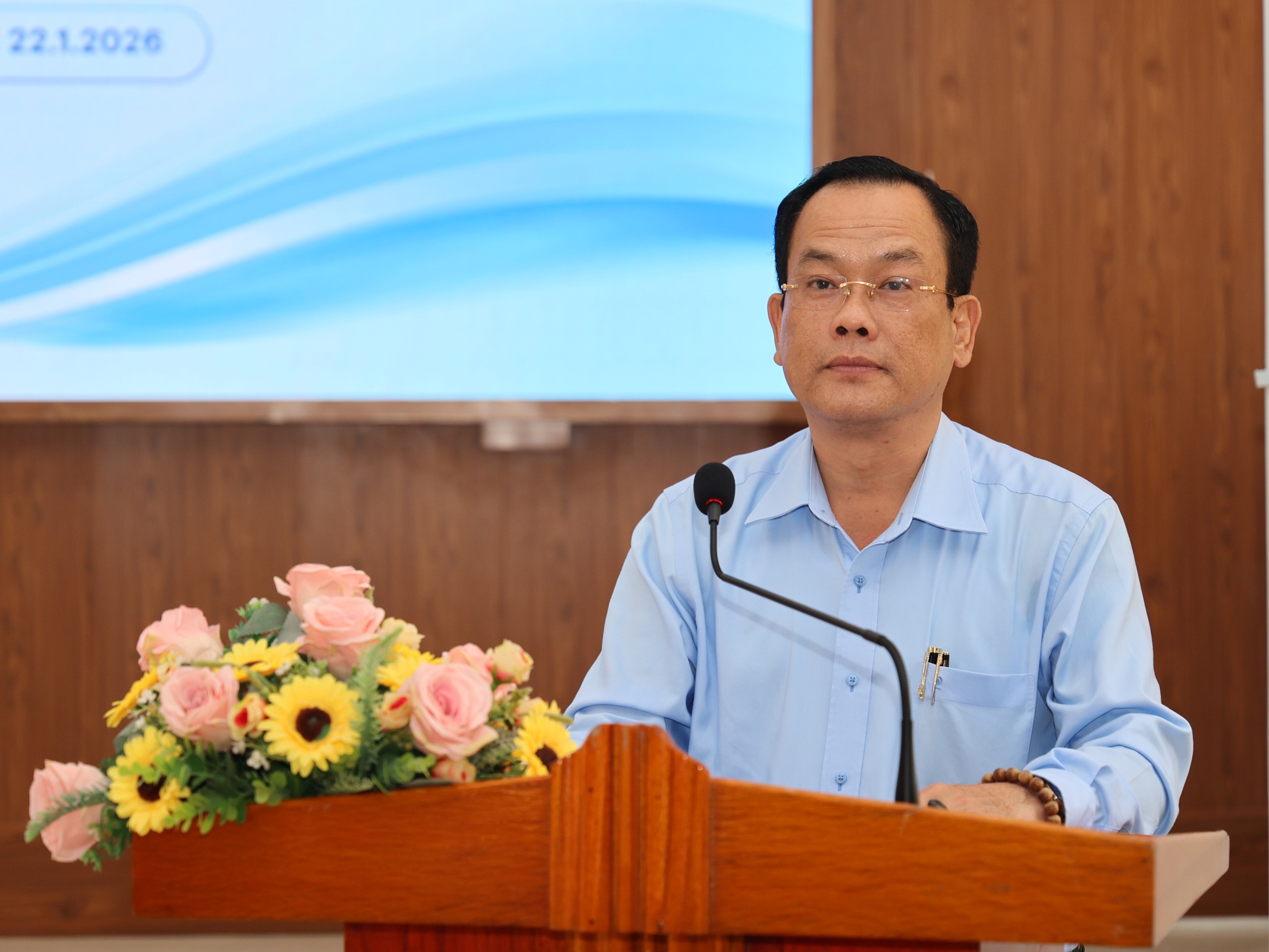 Báo Thanh Niên trao học bổng cho học sinh nghèo và quà tết cho người dân - Ảnh 7.