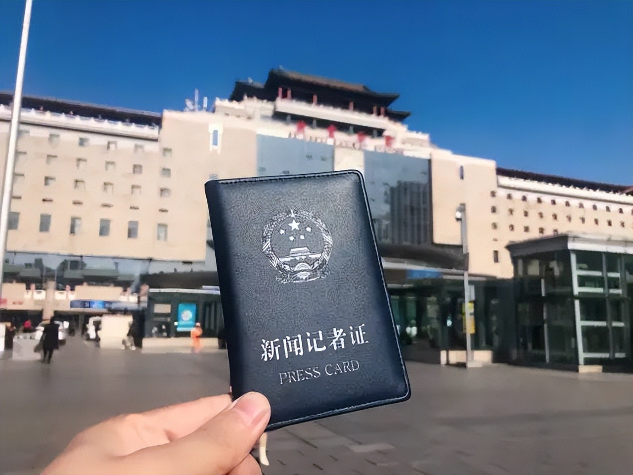 BTV kỳ cựu rời đài truyền hình vì áp lực: Dốc sạch tiền mua nhà 