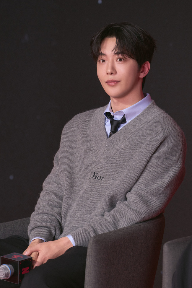 Khung hình gây bấn loạn nhất ngày: Son Ye Jin bị “mỹ nhân đổi đời nhờ áo dài Việt” áp đảo?- Ảnh 5.