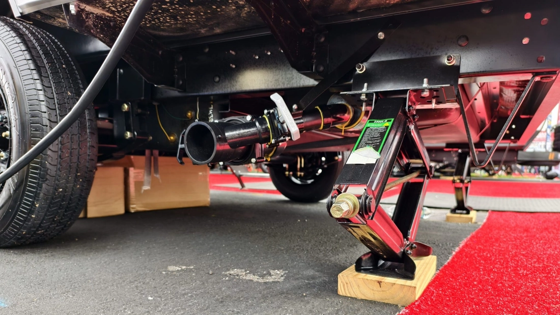 Nhà di động giá chỉ rẻ bằng nửa Toyota Vios, vẫn đủ tiện nghi nhưng nội thất 'mỏng manh' 4 nhà di động - Ảnh 4.