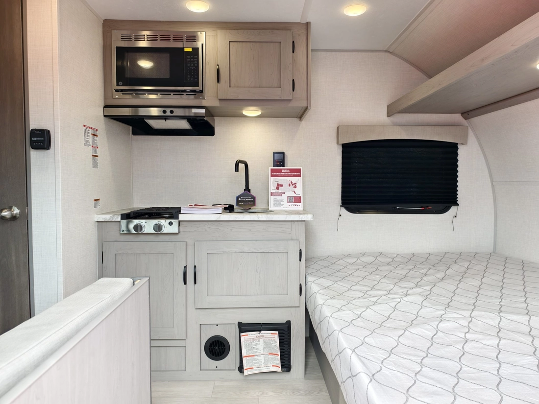 Nhà di động giá chỉ rẻ bằng nửa Toyota Vios, vẫn đủ tiện nghi nhưng nội thất 'mỏng manh' 5 Nhà di động giá chỉ rẻ bằng nửa Toyota Vios, vẫn đủ tiện nghi nhưng nội thất 'mỏng manh' - Ảnh 5.