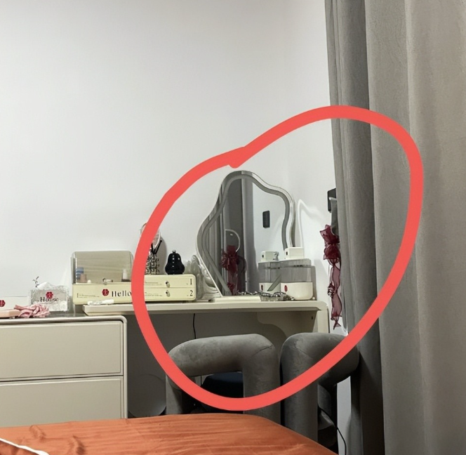 Nói với người nhà bạn: Đừng đặt 5 thứ này ở đầu giường, hại sức khỏe, ngủ không yên- Ảnh 8.