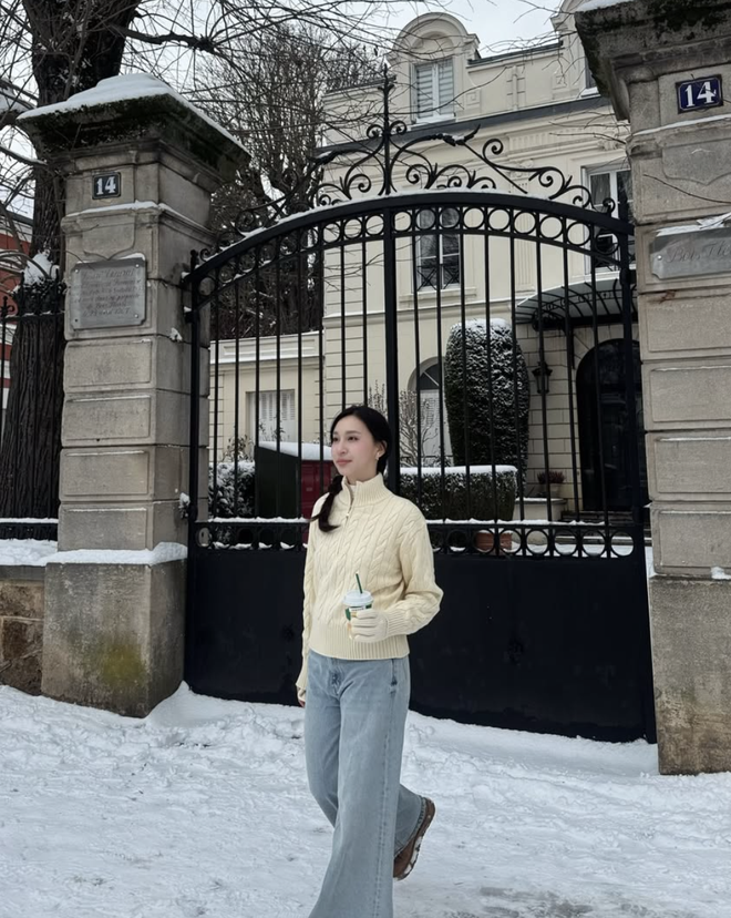 Quần jeans ống rộng trở thành lựa chọn quen thuộc trong tủ đồ của phái đẹp- Ảnh 4.