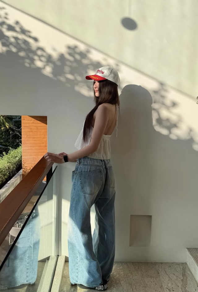 Quần jeans ống rộng trở thành lựa chọn quen thuộc trong tủ đồ của phái đẹp- Ảnh 6.