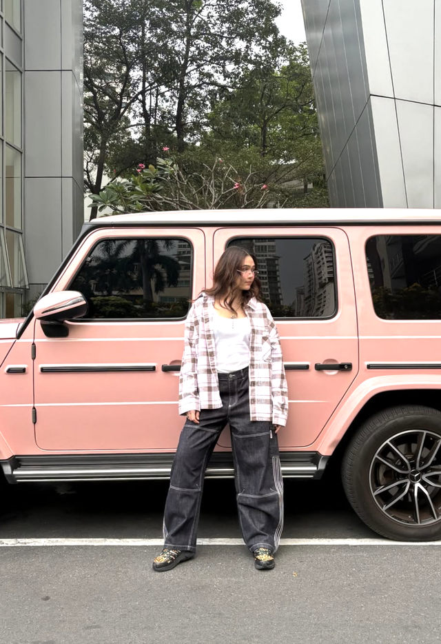 Quần jeans ống rộng trở thành lựa chọn quen thuộc trong tủ đồ của phái đẹp- Ảnh 10.