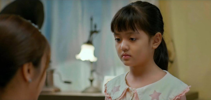 Diễn viên nhí 8 tuổi gây sốt phim giờ vàng VTV vì lấy nước mắt khán giả 3 Trong phim, Cherry An Nhiên vào vai Nhi - "con rơi" của ông Phi (do NSƯT Hoàng Hải thủ vai). Ngoài đời mới 8 tuổi nhưng An Nhiên thể hiện tròn trịa nhân vật Nhi 12 tuổi với diễn biến tâm lý phức tạp.