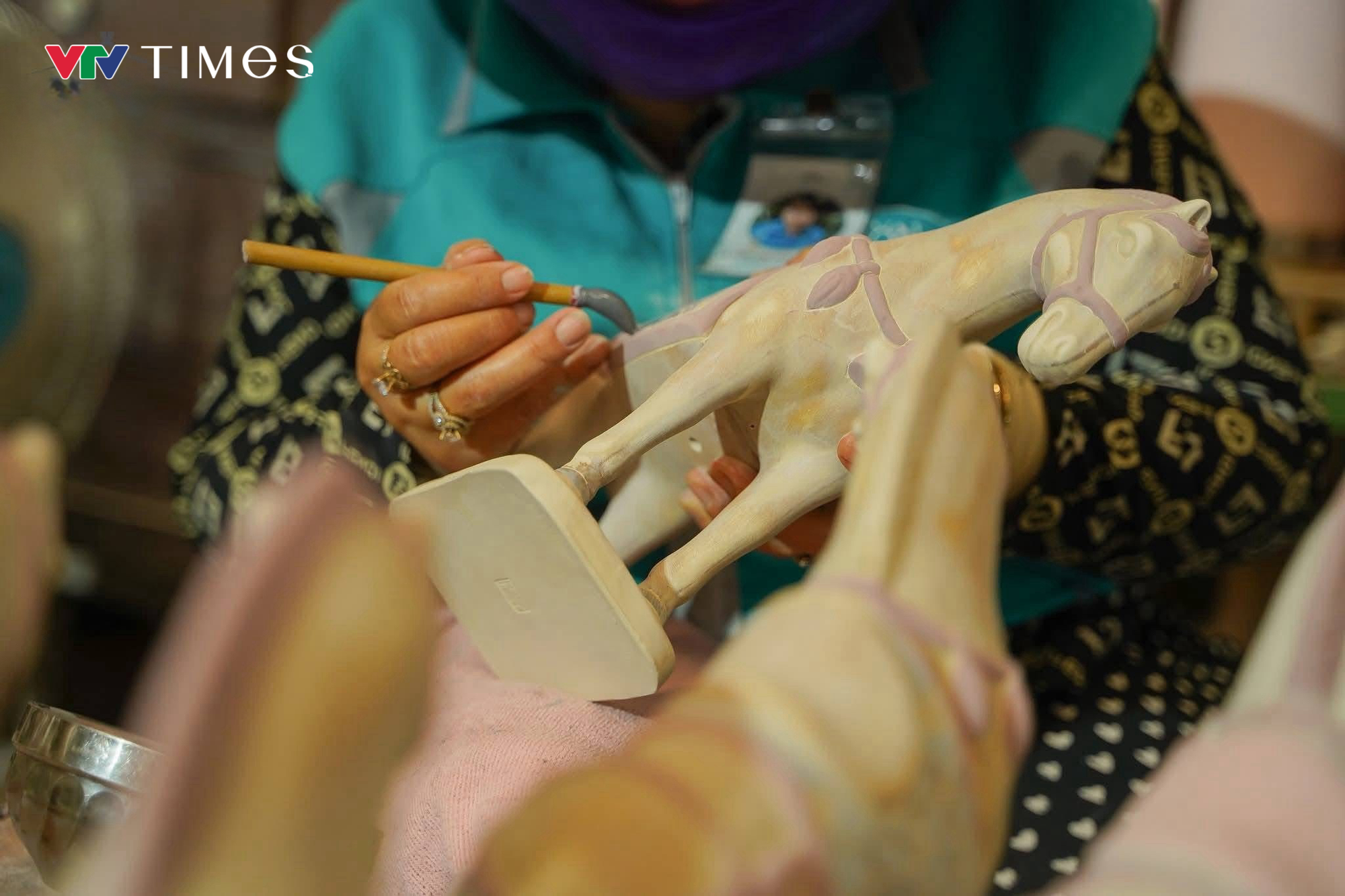 Làng nghề ở TP Hồ Chí Minh sôi động vào mùa Tết- Ảnh 2.