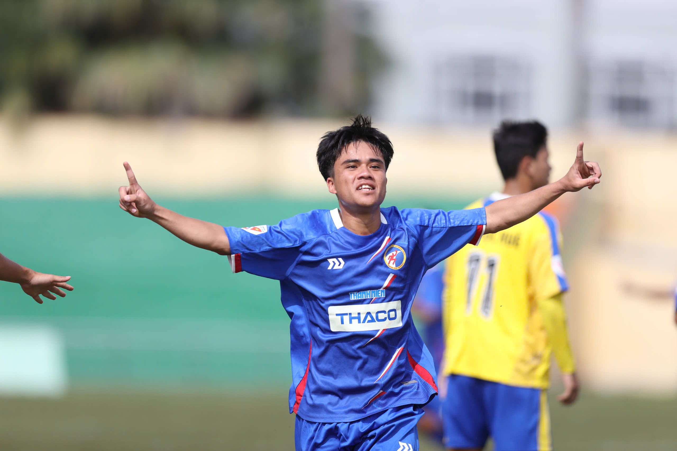 Ngày thi đấu cuối vòng loại Duyên hải miền Trung: Khán đài cực nóng, ‘mưa’ bàn thắng- Ảnh 2.