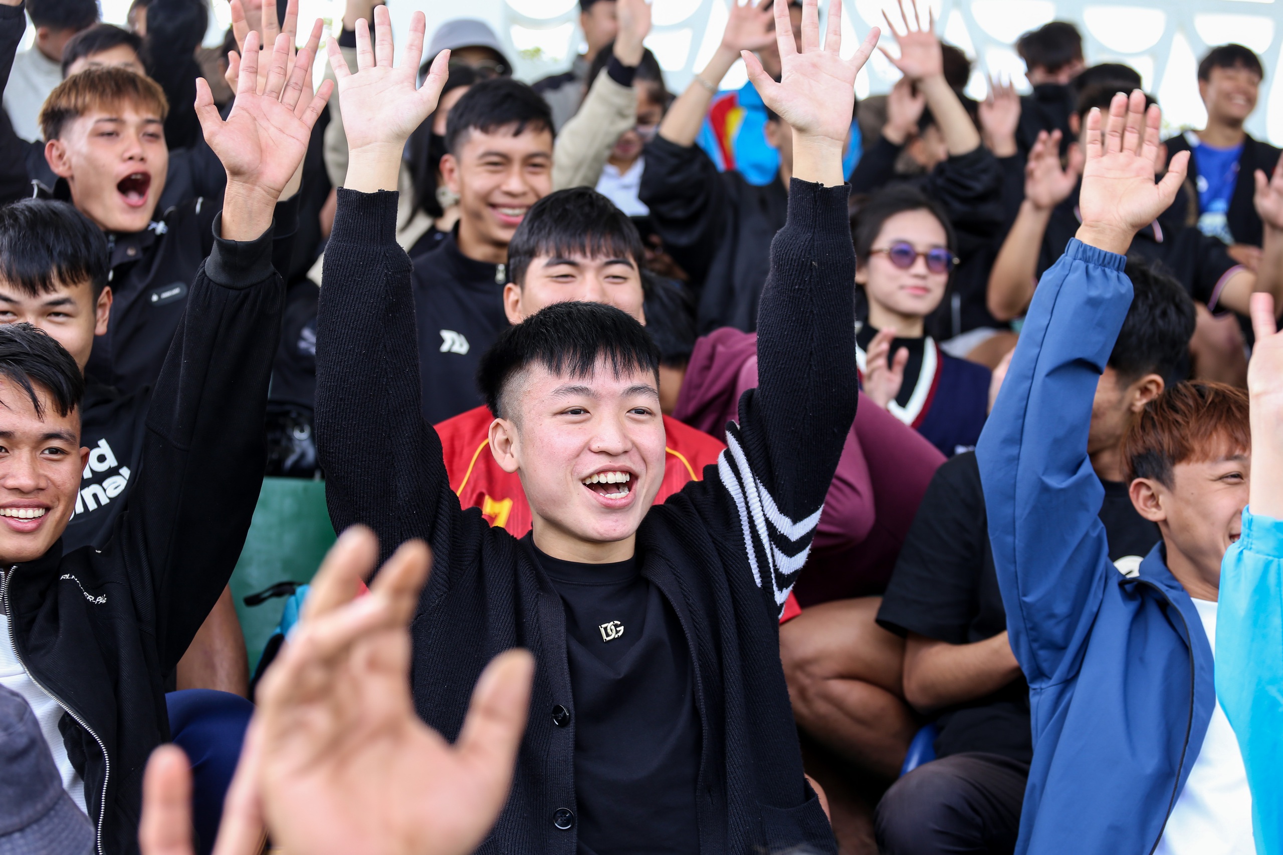 Ngày thi đấu cuối vòng loại Duyên hải miền Trung: Khán đài cực nóng, ‘mưa’ bàn thắng- Ảnh 5.