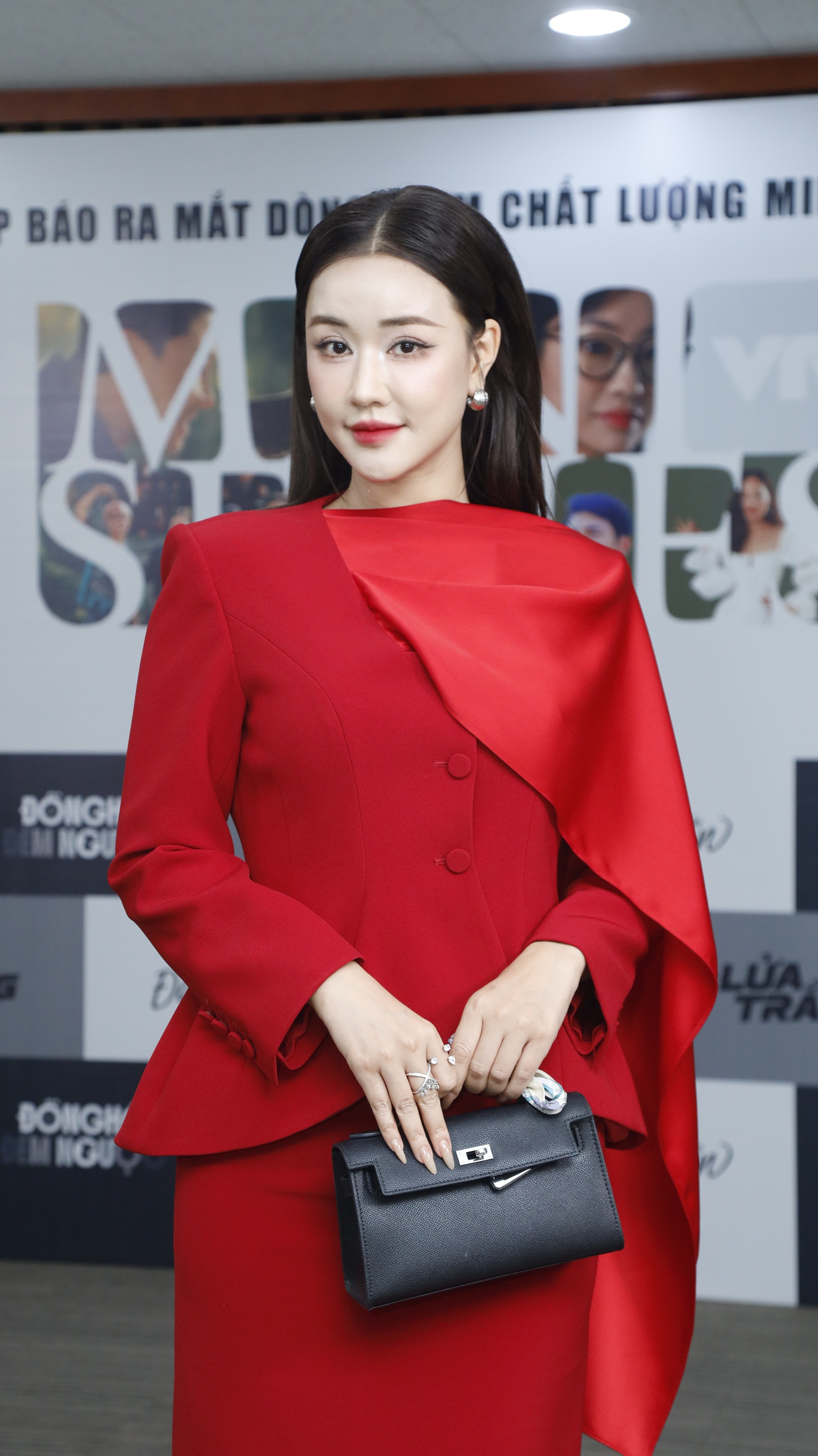 Xem phim Việt giờ vàng 20 năm mới thấy 1 bộ là đại tiệc visual: Nữ chính đẹp tê tái, có cả Kim Tae Hee Việt Nam- Ảnh 3. Xem phim Việt giờ vàng 20 năm mới thấy 1 bộ là đại tiệc visual: Nữ chính đẹp tê tái, có cả Kim Tae Hee Việt Nam- Ảnh 3.