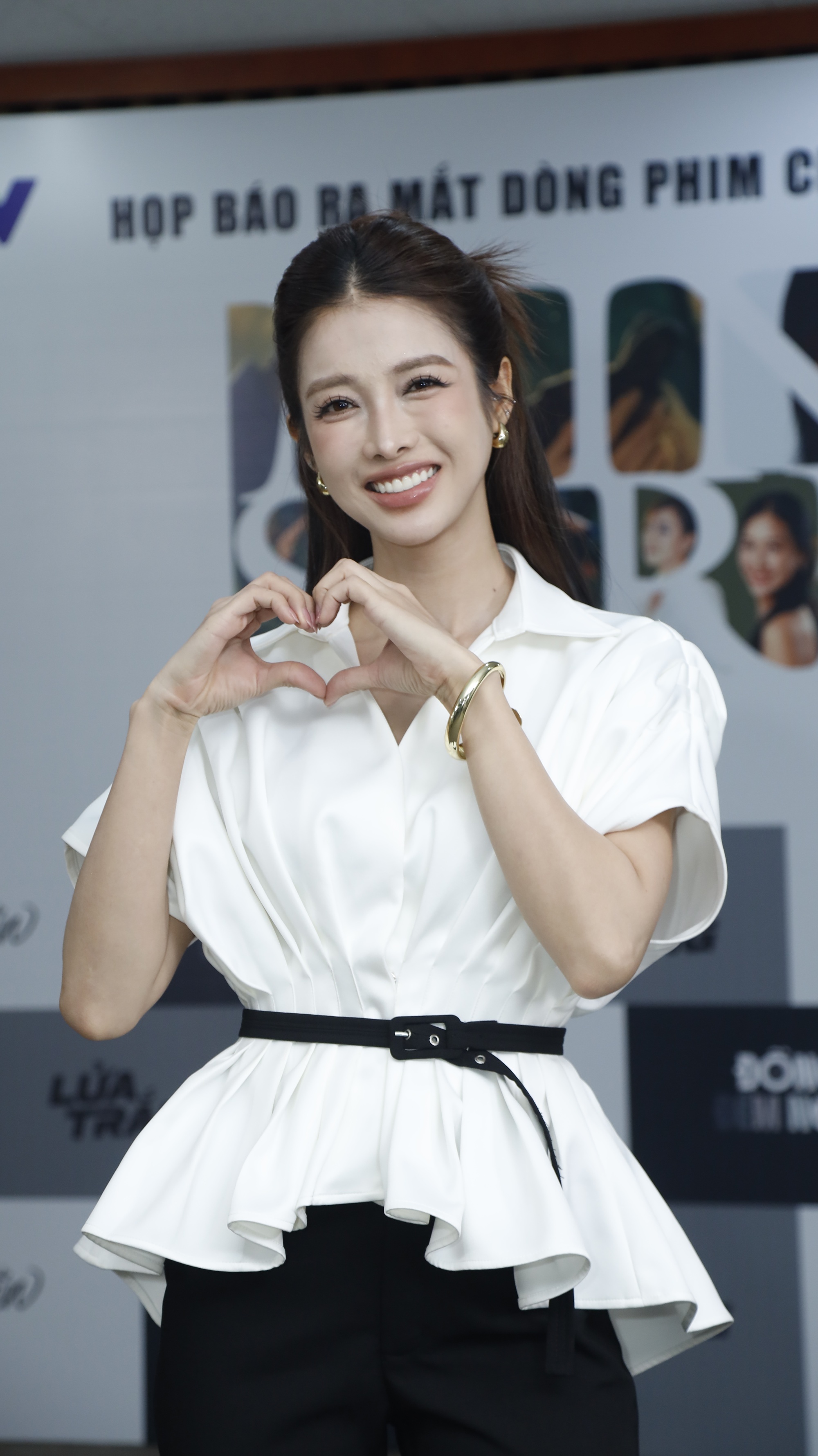 Xem phim Việt giờ vàng 20 năm mới thấy 1 bộ là đại tiệc visual: Nữ chính đẹp tê tái, có cả Kim Tae Hee Việt Nam- Ảnh 5. Xem phim Việt giờ vàng 20 năm mới thấy 1 bộ là đại tiệc visual: Nữ chính đẹp tê tái, có cả Kim Tae Hee Việt Nam- Ảnh 5.