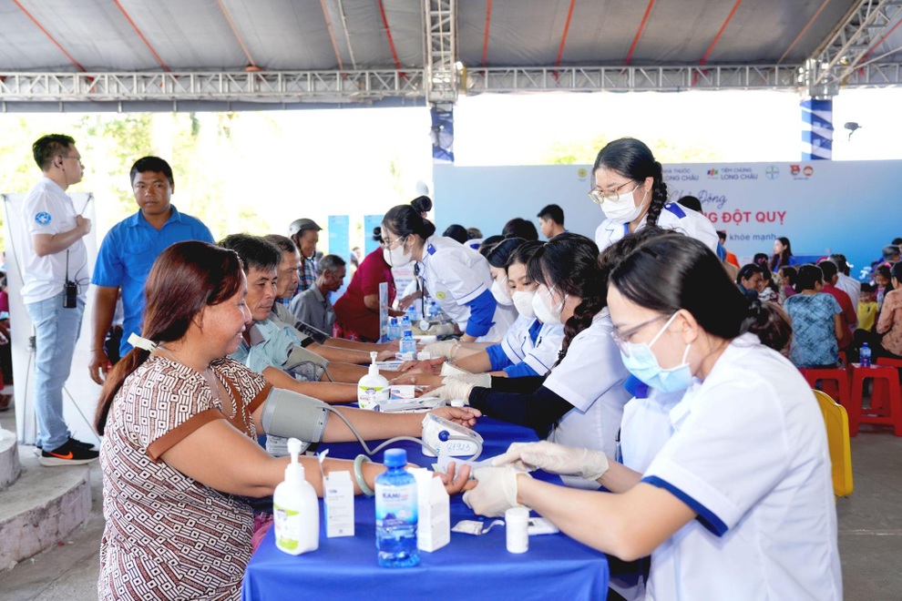 “Long Châu sẻ chia 2026”: Mở rộng tầm soát, phòng chống đột quỵ cho cộng đồng - 4