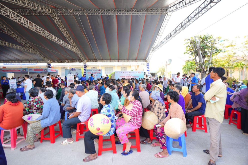 “Long Châu sẻ chia 2026”: Mở rộng tầm soát, phòng chống đột quỵ cho cộng đồng - 3