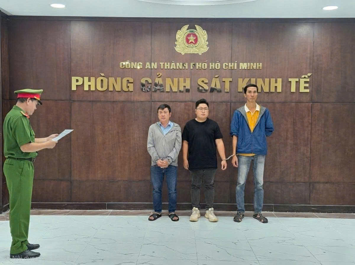 Bắt 3 nhân viên Trung tâm hỏa táng Bình Hưng Hòa- Ảnh 1.