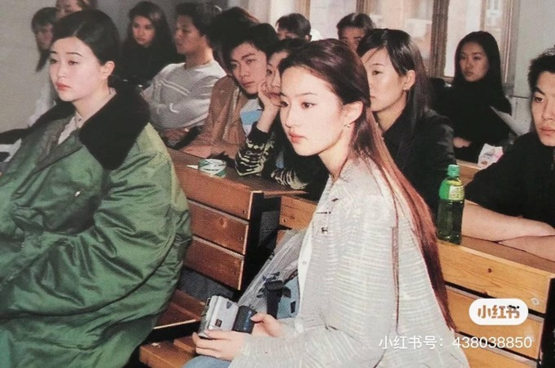 Vẻ trong trẻo của Lưu Diệc Phi tuổi 16 gây sốt, xứng danh mỹ nhân Hoa ngữ - 5 Vẻ trong trẻo của Lưu Diệc Phi tuổi 16 gây sốt, xứng danh mỹ nhân Hoa ngữ - 5