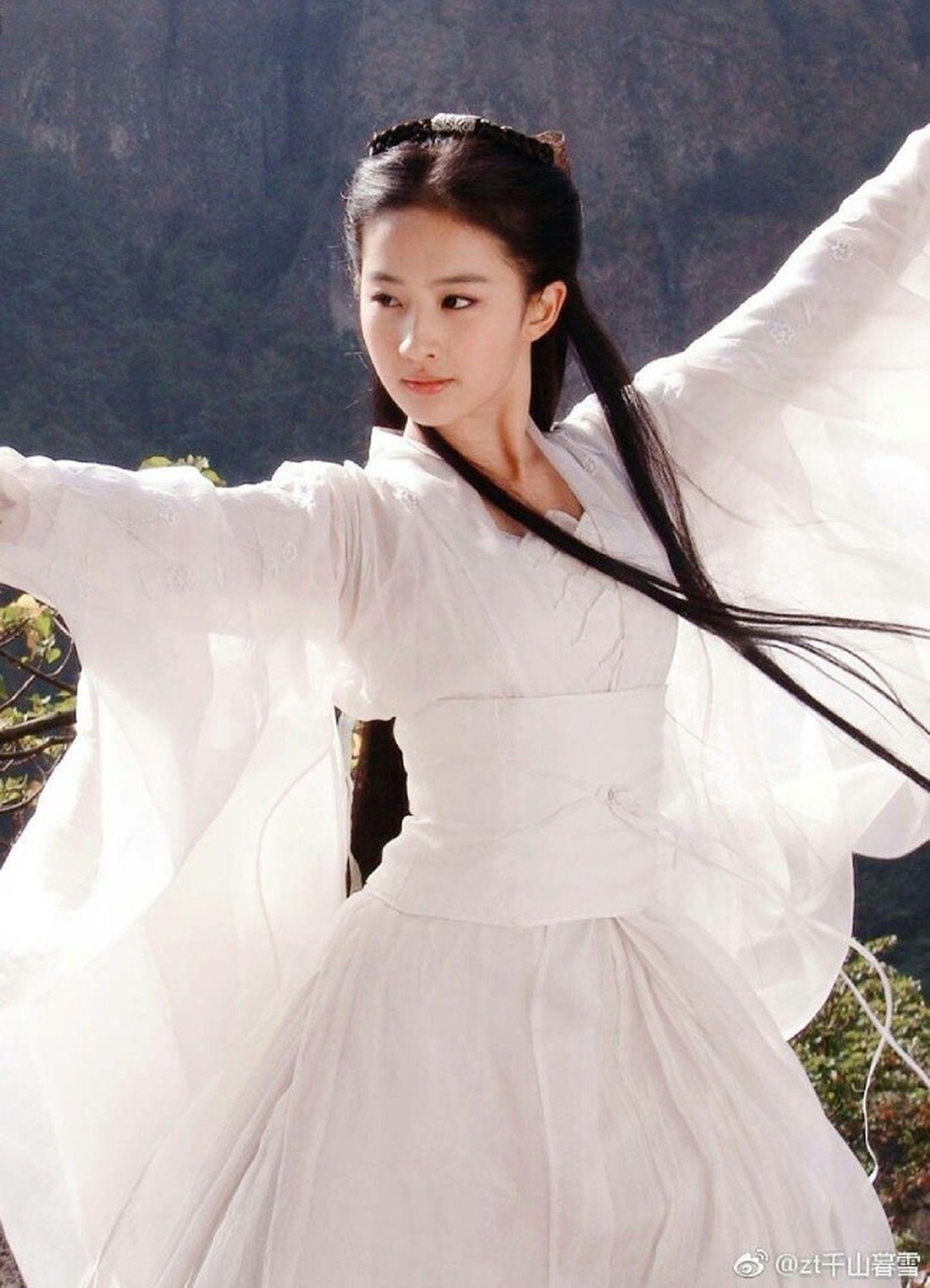 Vẻ trong trẻo của Lưu Diệc Phi tuổi 16 gây sốt, xứng danh mỹ nhân Hoa ngữ - 9 Vẻ trong trẻo của Lưu Diệc Phi tuổi 16 gây sốt, xứng danh mỹ nhân Hoa ngữ - 9